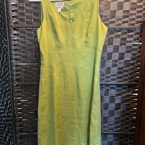 This size 6 petite linen, line green Talbots dress has a zipper back